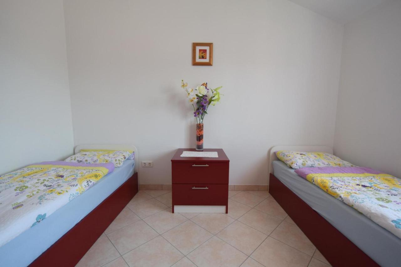 Apartments Gabrijel Malinska Luaran gambar